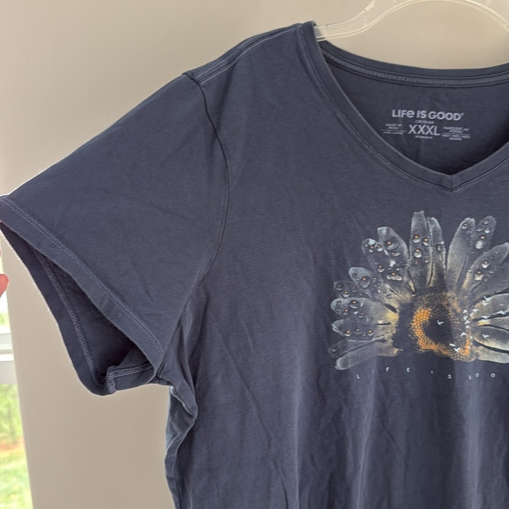 LIFE IS GOOD Women's Marine Blue Daisy Short Sleeve V-Neck- Size XXXL - Picture 3 of 10